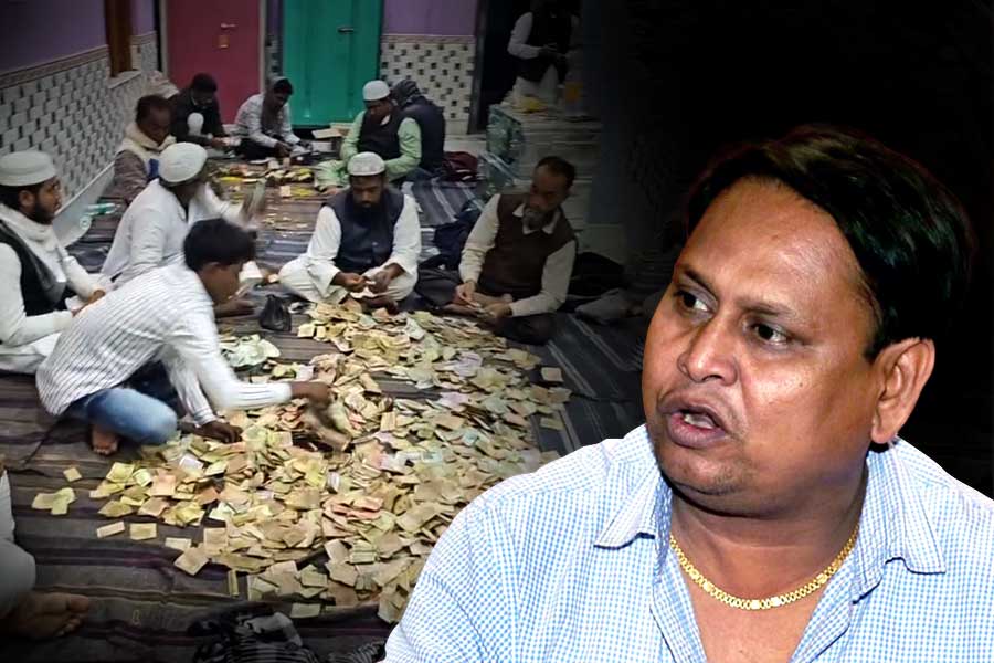বাবরি দানবাক্সে ডলার-রিয়াল-রিঙ্গিতও! বিধানসভায় পার্থের পাশেই আসন সাসপেন্ডেড হুমায়ুনের