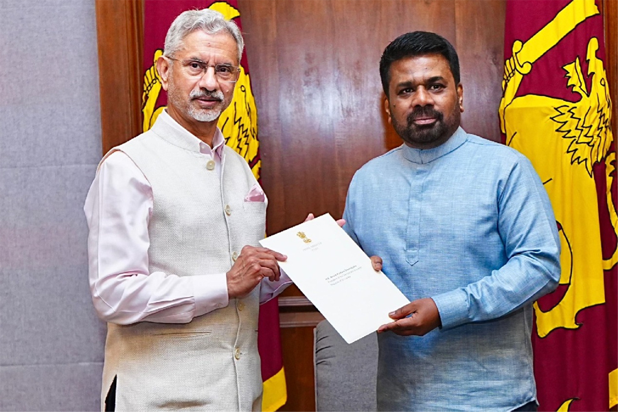 সাইক্লোনে লন্ডভন্ড শ্রীলঙ্কাকে অর্থসাহায্য ভারতের, দ্বীপরাষ্ট্রে গিয়ে ঘোষণা জয়শংকরের