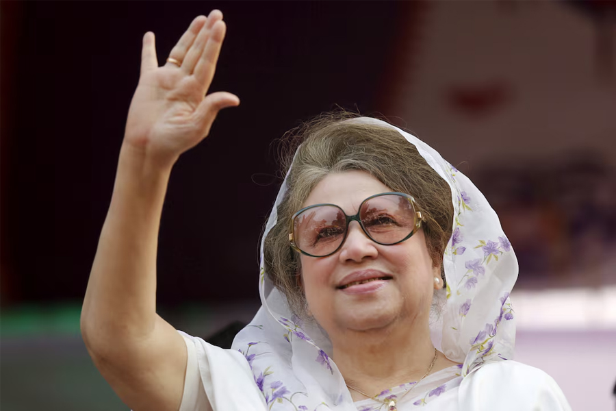 ভোট বৈতরণী পেরতে বিএনপির ভরসা সেই খালেদা! হাসপাতাল থেকেই লড়ছেন ৩ আসনে