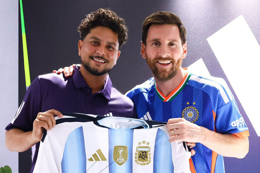 মেসির সঙ্গে কথা বলতে স্প্যানিশ-চর্চা কুলদীপের, বিশ্বকাপের জন্য ভারতীয় স্পিনারকে শুভেচ্ছা লিওর