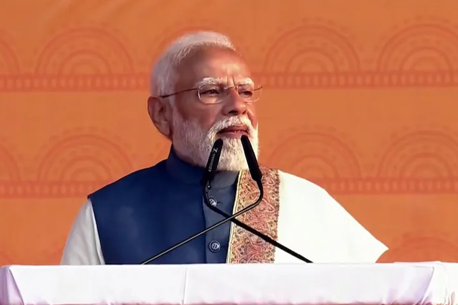 ‘শুধু একটা পরিবারকে নয়’, অন্য নেতাদের সম্মান দেয় বিজেপি, বাজপেয়ীর জন্মদিনে দাবি মোদির