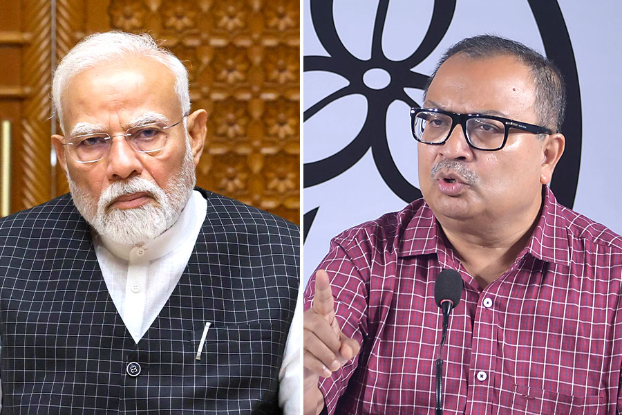 ‘টাকার অভাব নেই’, তাহেরপুরে বার্তা মোদির, উন্নয়ন প্রশ্নে তৃণমূলের পালটা, ‘আপনি খালি হাতে এসেছেন’