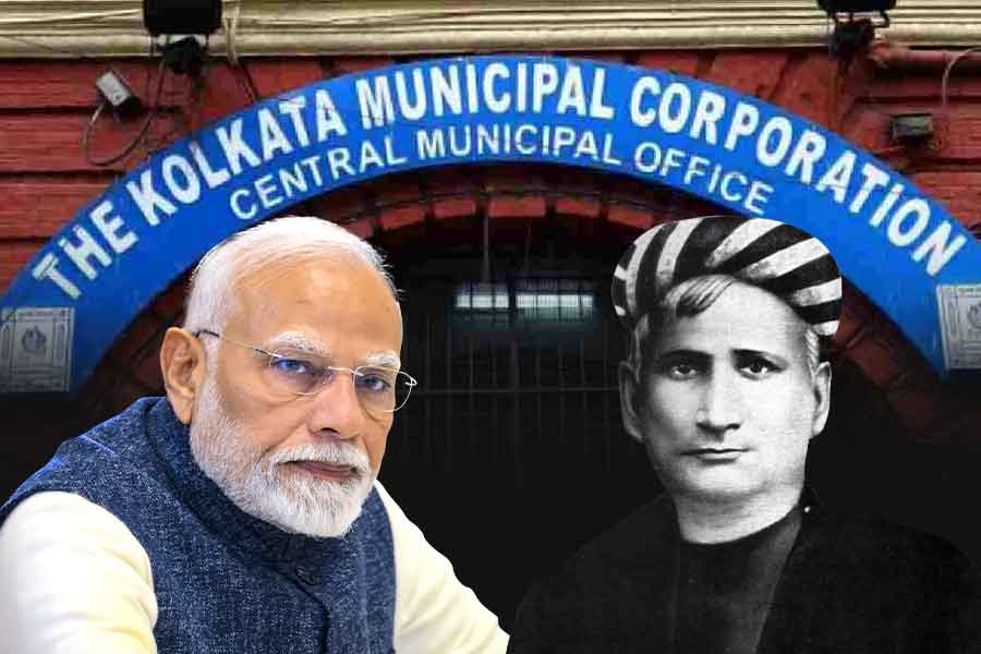 মোদির ‘বঙ্কিমদা’ সম্বোধনের বিরোধিতা, তৃণমূল কাউন্সিলরের নিন্দা প্রস্তাব পাশ পুরসভায়
