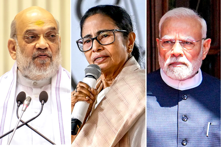 আমার মা-বাবারও সার্টিফিকেট নেই, মোদি-শাহও ডুপ্লিকেট বানিয়েছেন! এসআইআর নিয়ে তোপ মমতার