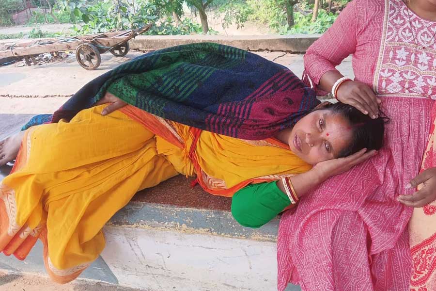 প্রথম বউয়ের এপিক নম্বর চুরি করে ‘বাংলাদেশি’ দ্বিতীয় বউকে দিলেন স্বামী! হুলস্থূল নদিয়ায়