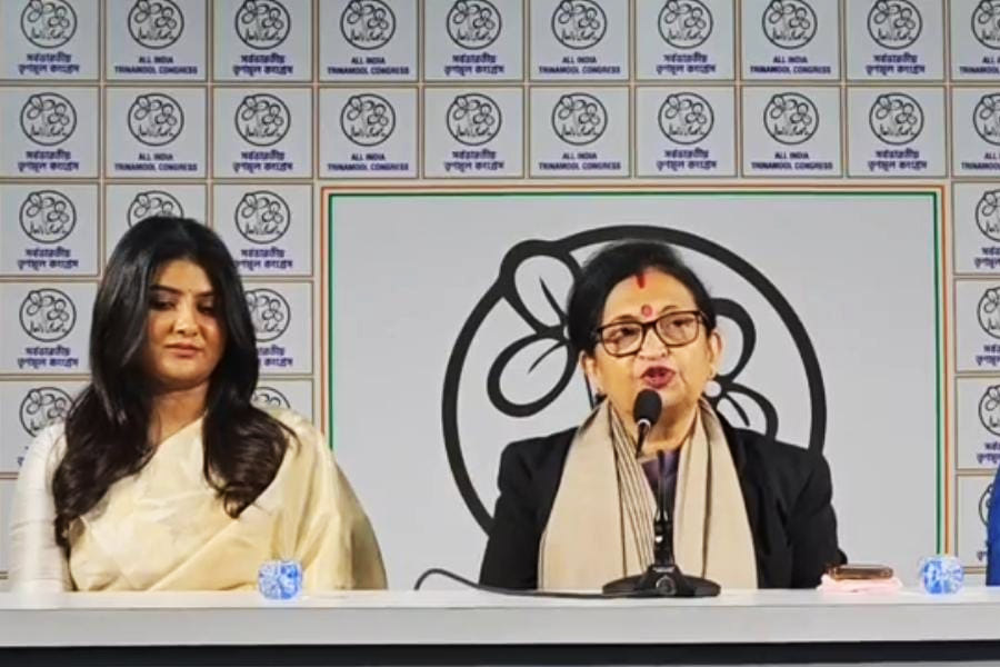 ‘বিজেপিতে যাওয়া ভুল ছিল’, তৃণমূলে যোগ দিয়েই ‘জয় বাংলা’ স্লোগান দিলেন পার্নো