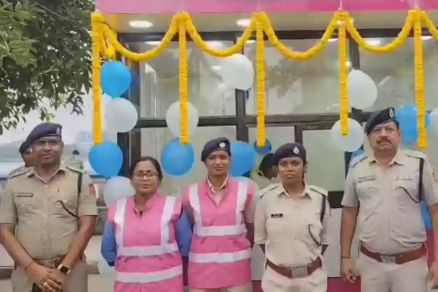 নারী নিরাপত্তায় বড় উদ্যোগ পুলিশের, রাতের শহরে মহিলাদের মুশকিল আসান ‘গোলাপি বুথ’