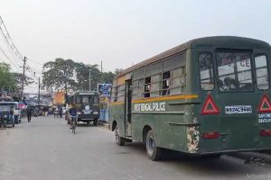 চোখের সামনে পালিয়ে যাওয়া প্রাক্তন স্ত্রী! উলুবেড়িয়ায় শুনানি কেন্দ্রের মধ্যেই লঙ্কাকাণ্ড