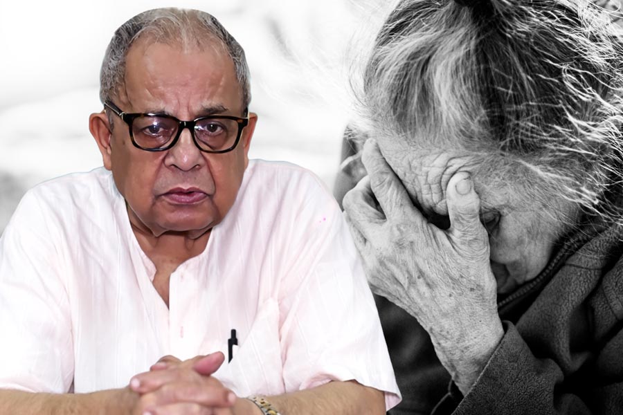 বার্ধক্যে মানসিক অবসাদ কাড়ছে বাঁচার ইচ্ছা, উপায় কী? জানাচ্ছেন ডাঃ সুকুমার মুখোপাধ্যায়।