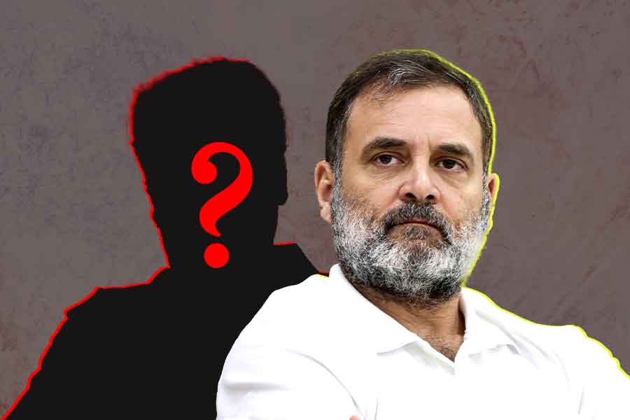 বাঙালি নেতাই এখন রাহুল গান্ধীর ‘মেন্টর’, ইয়েচুরির পর কার কথা শুনে চলেন বিরোধী দলনেতা?