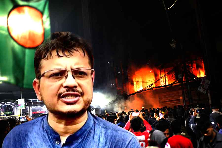 খুন সাংবাদিক, বন্ধ দুই সংবাদপত্র, বাংলাদেশে নজিরবিহীন হামলার নিন্দায় ঋতব্রত