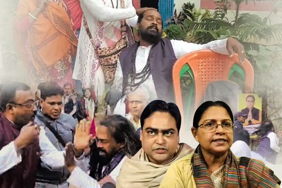 শান্তনু মন্তব্যে ঠাকুরনগরে ধুন্ধুমার,  লাথি-ঘুষি মমতাবালার মতুয়া-অনুগামীদের!