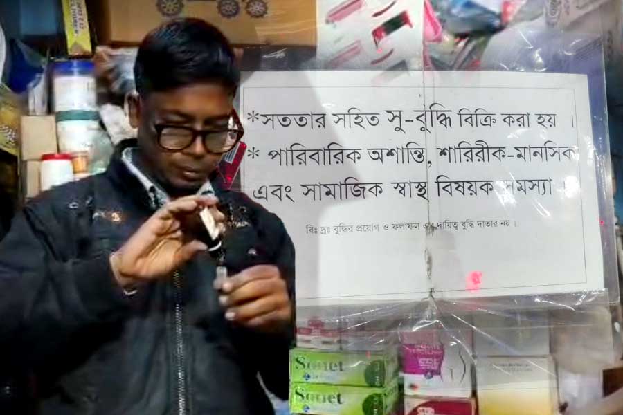 মগজটাই মূলধন! স্রেফ ‘সুবুদ্ধি’ বেচে সংসার চালান বনগাঁর শ্রীধর