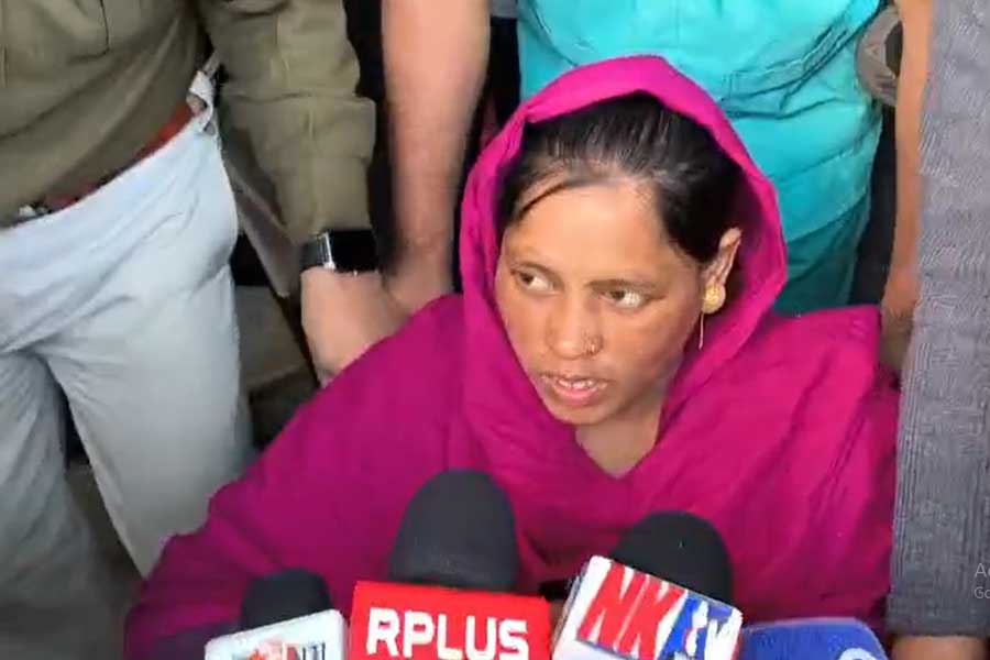 সোনালি বিবির চিকিৎসায় ছয় সদস্যের মেডিক্যাল টিম, হাসপাতালে দেখা করলেন অনুব্রত মণ্ডল
