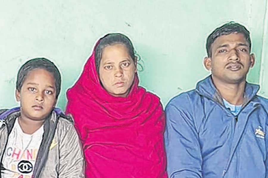মানবিকতার খাতিরে ফেরাতে রাজি কেন্দ্র, বাংলাদেশ থেকে আজই বাড়ি ফিরছেন বীরভূমের সোনালি?