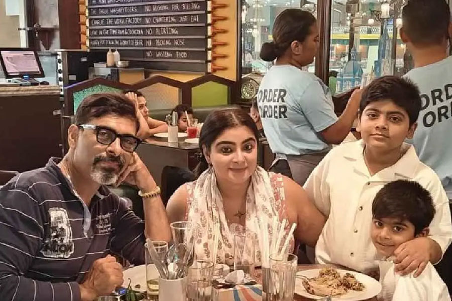 বিচ্ছেদের পরেও অটুট বন্ধুত্ব, বড়দিনে একসঙ্গে দুই ছেলেকে নিয়ে কোথায় গেলেন সুদীপ-পৃথা?