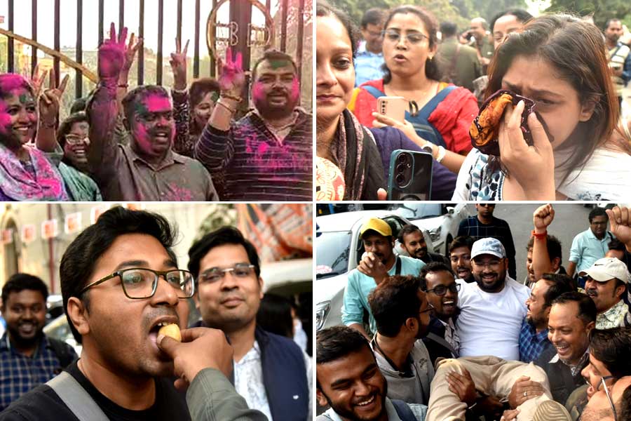 প্রাথমিকে ৩২ হাজারের চাকরি থাকছে, উৎসবে মাতলেন শিক্ষকরা