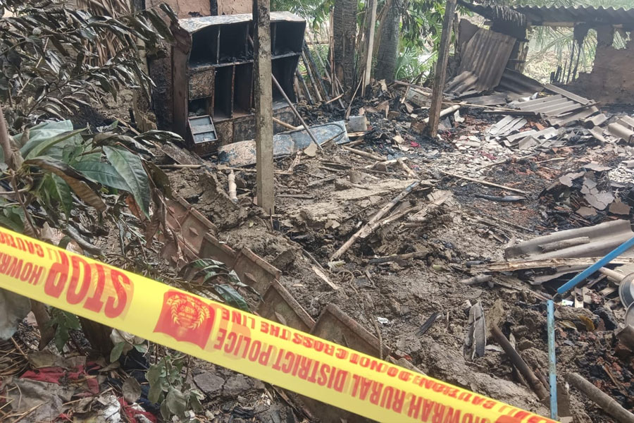 ভিনরাজ্যে থাকায় জীবিত পরিবারের এক সদস্য, উলুবেড়িয়ায় অগ্নিকাণ্ডে ৪ জনের মৃত্যুতে শোক এলাকায়
