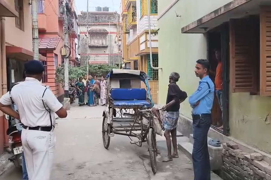ছেড়ে গিয়েছে স্ত্রী, নেশায় আসক্ত যুবকের রহস্যমৃত্যু উত্তরপাড়ায়! এক বাড়িতে থেকেও জানেন না মা-দিদি