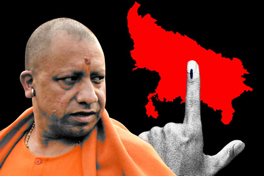 SIR যেন শাঁখের করাত, উত্তরপ্রদেশে ‘আনকালেক্টেড’ ফর্ম ২.৮৯ কোটি, চাপ বাড়ছে যোগীর!